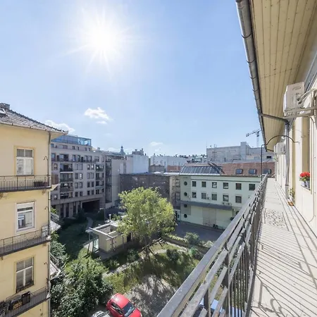 Souper Downtown-kiraly Street Apartment