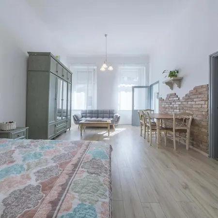 Souper Downtown-király Street Apartman *